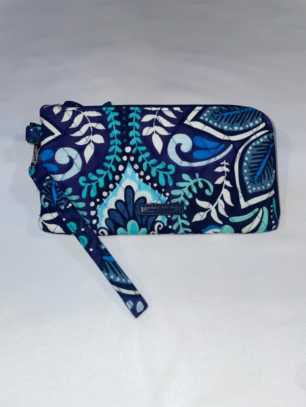 Vera Bradley RFID Tech Wristlet Wallet Blue Island Medallion